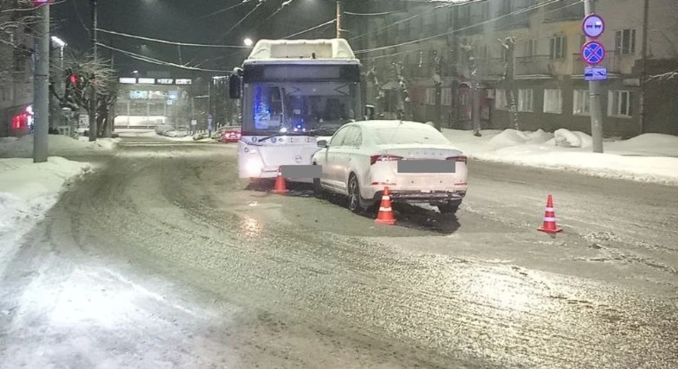 Авария произошла на улице Чапаева. Фото: Госавтоинспекция Кировской области