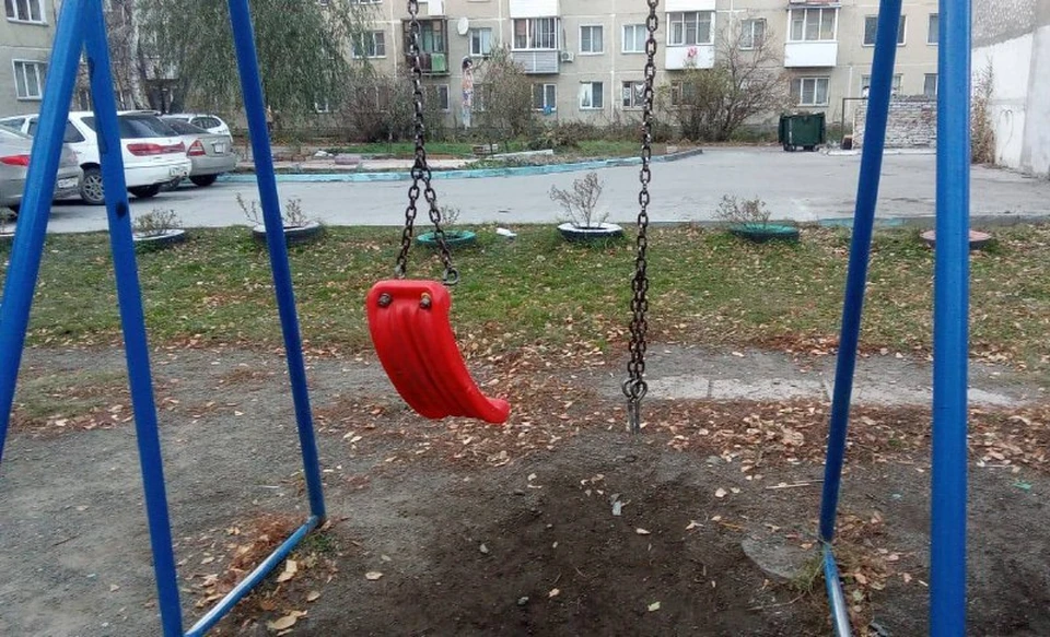 В Новосибирске нашли виновного в падении 6-летней девочки с качелей. Фото: ГСУ СК по Новосибирской области