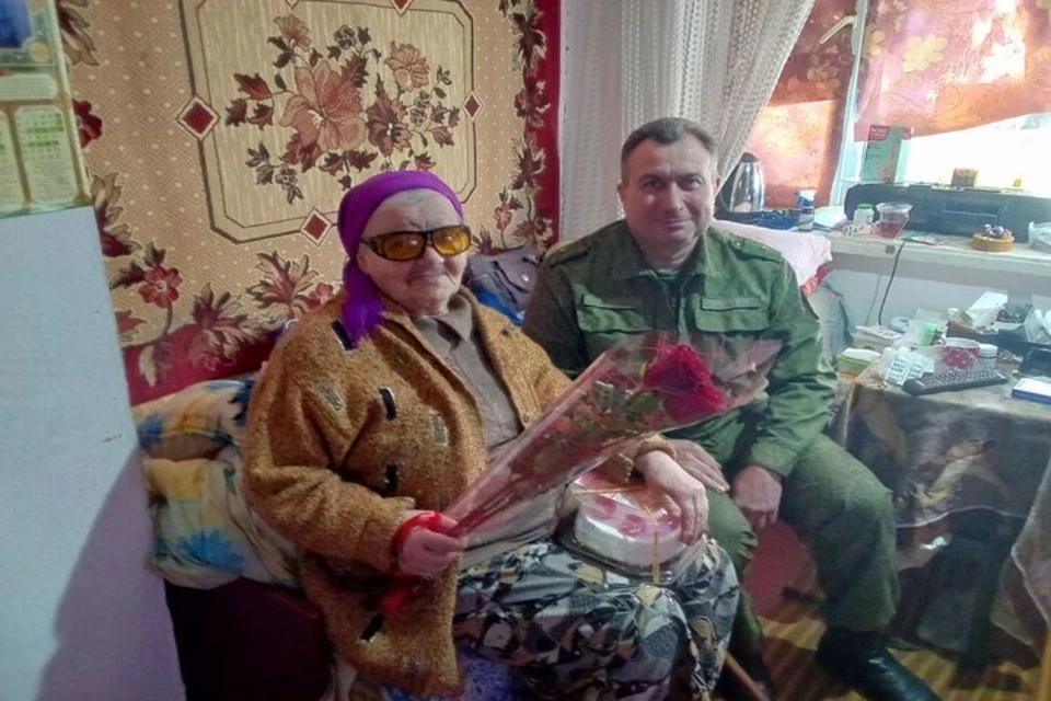 Ветераны войны получают подарки и помощь от херсонских следователей. Фото: СУ СК РФ по Херсонской области
