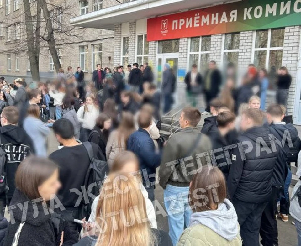 В Туле эвакуировали пятый учебный корпус ТулГУ. Фото: Telegram-канал «Тула Жесть».