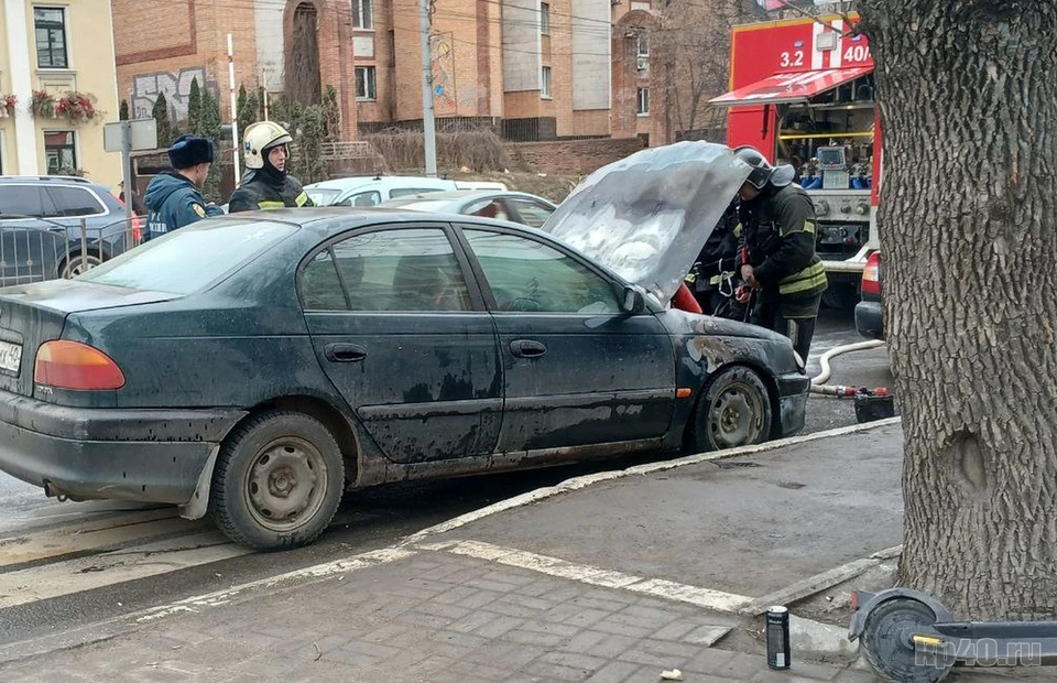 В центре Калуги загорелась «Тойота»