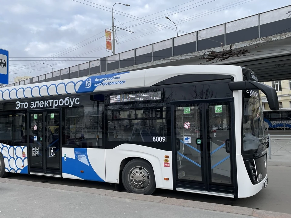 Женщина получила травмы во время поездки на электробусе.