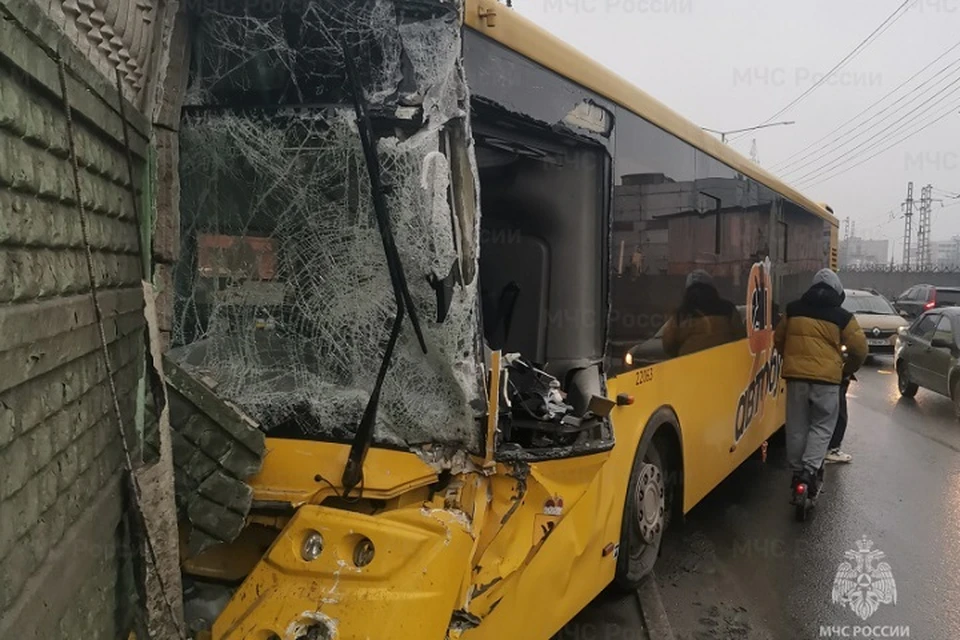 В Ярославле автобус с пассажирами попал в аварию.