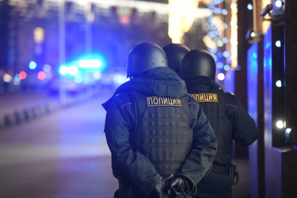 В Саянске в школу №8 поступило сообщение о минирование.