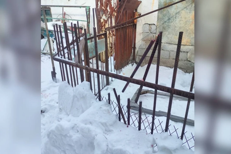 Мужчина получил травмы, но остался жив благодаря оперативной работе спасателей. Фото: Аварийно-спасательная служба Новосибирской области.