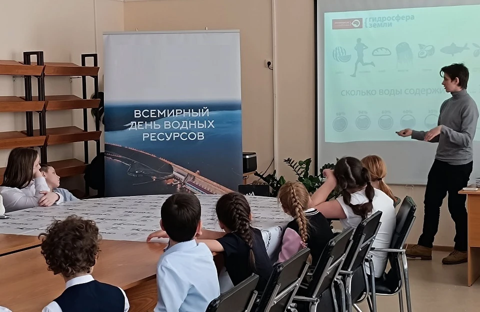 Ребятам рассказали о гидроэнергетике и работе станций. Фото организаторов мероприятия