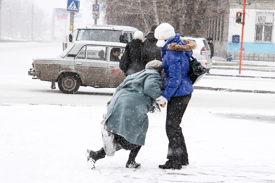 Пенсионерка поскользнулась на гололеде и получила травму