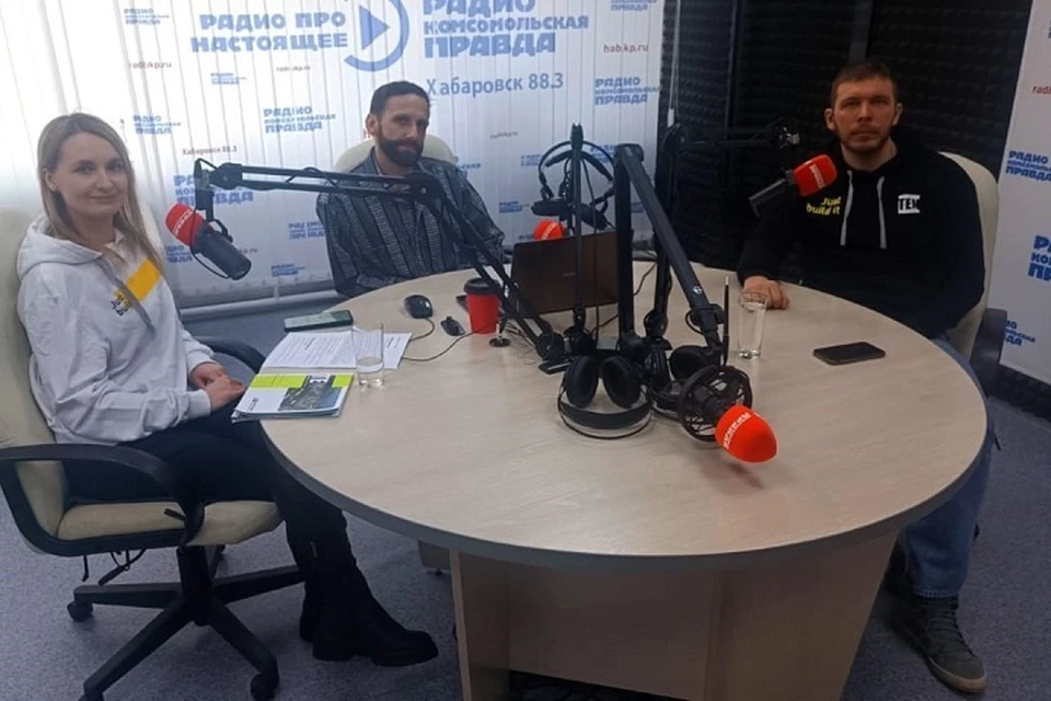 Людмила Худенева - специалист по недвижимости и Кирилл Ковин - руководитель филиала группы компаний ТЕН Девелопмент в Хабаровске
