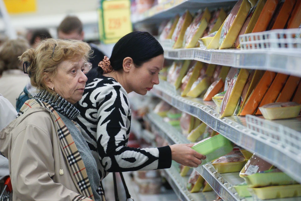 За нарушение условий хранения и реализации продуктов сеть магазинов оштрафовали на 100 тысяч рублей.