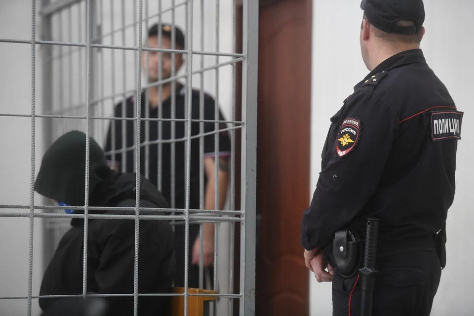 19-летнему фигуранту дали 5 лет исправительной колонии общего режима, 21-летнему – 8 лет колонии строгого режима.