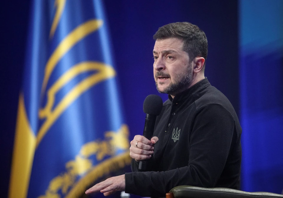 Подоляк заявил, что Зеленский должен выдвигаться на второй срок