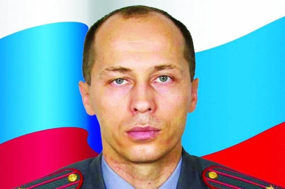 28 июля 2004 года мужчина вывел сослуживцев из-под обстрела террористов. Он погиб от вражеской пули снайпера