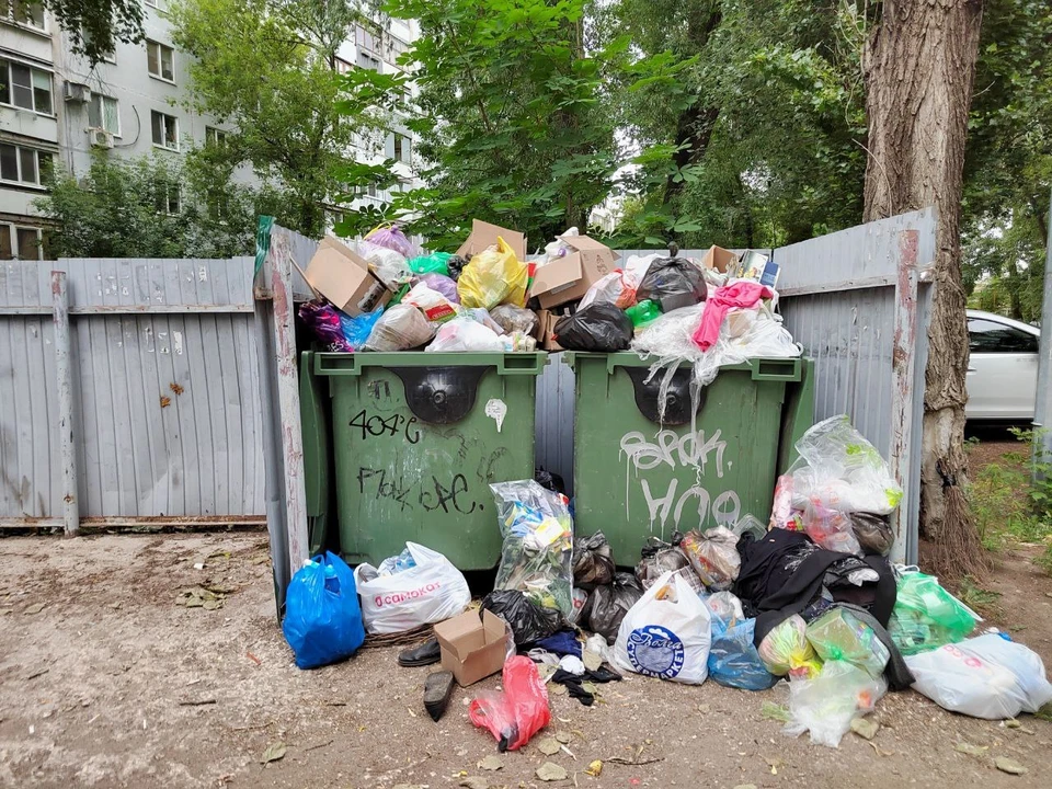 Жители продолжают жаловаться на плохую уборку мусора.