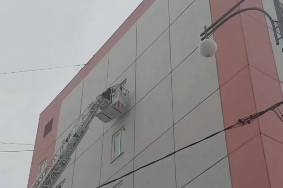 МЧС: Пожар в роддоме на востоке Москвы ликвидировали, 39 человек спасено. Фото: Telegram-канал МЧС России