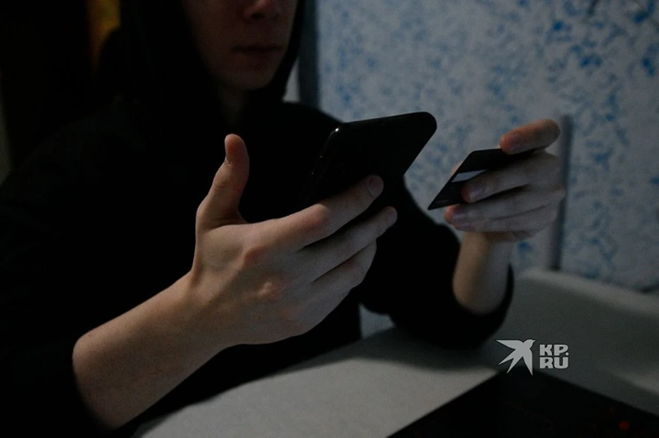 Под подозрением 19-летний парень, забравший деньги по указу телефонных мошенников