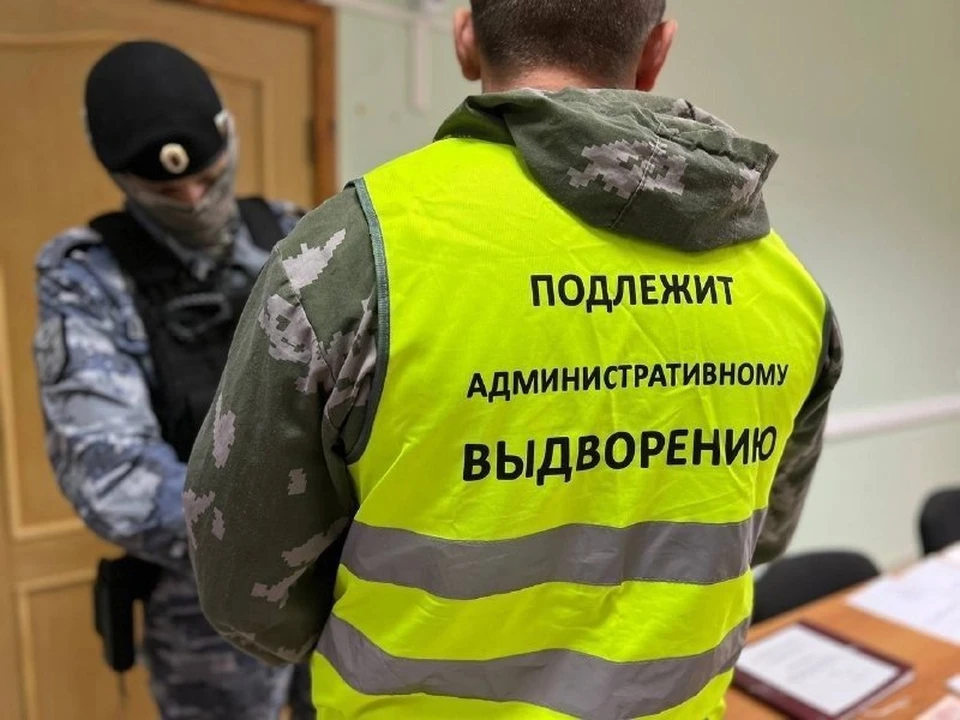 До выдворения они находились в Центре временного содержания иностранных граждан