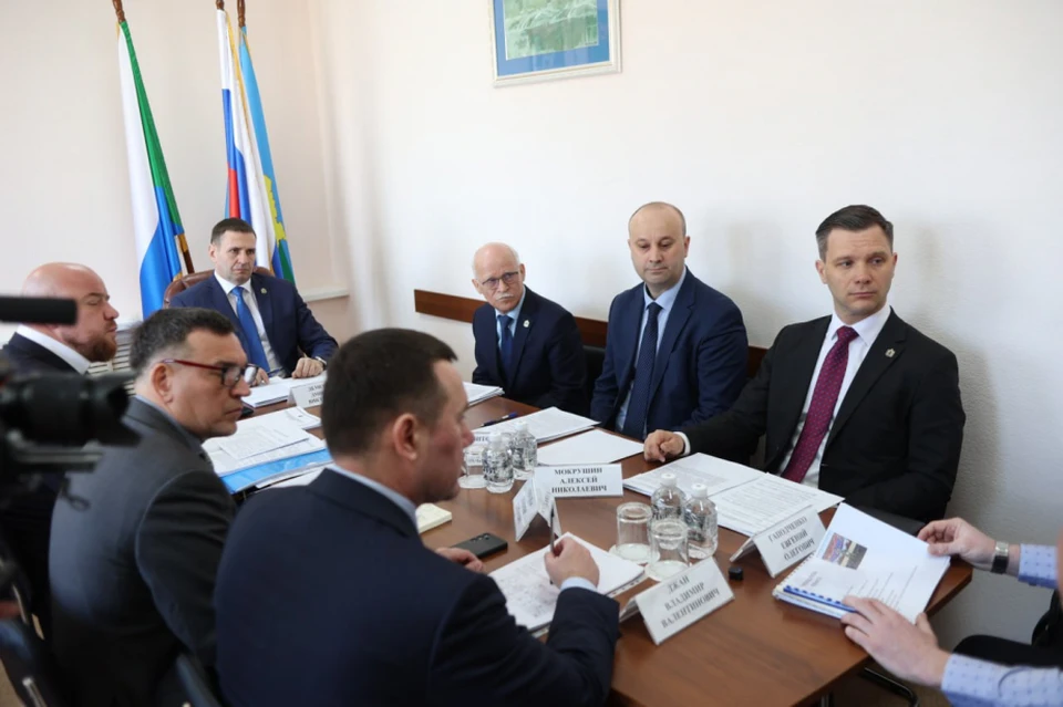 В ходе рабочей поездки в Амурский район губернатор Хабаровского края Дмитрий Демешин провел личный прием жителей Фото: Антон Щевченко