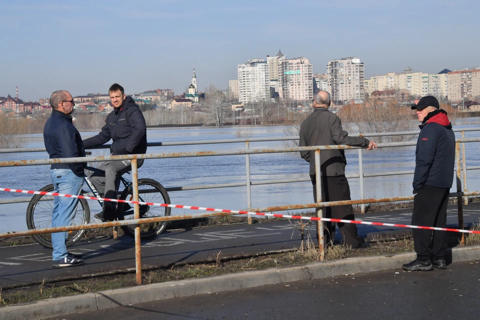 Урал в Оренбурге значительно ниже критических отметок