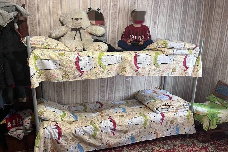Шесть многодетных семей получили от кубанских шефов двухъярусные кровати. Фото: тг-канал Павла Филипчука