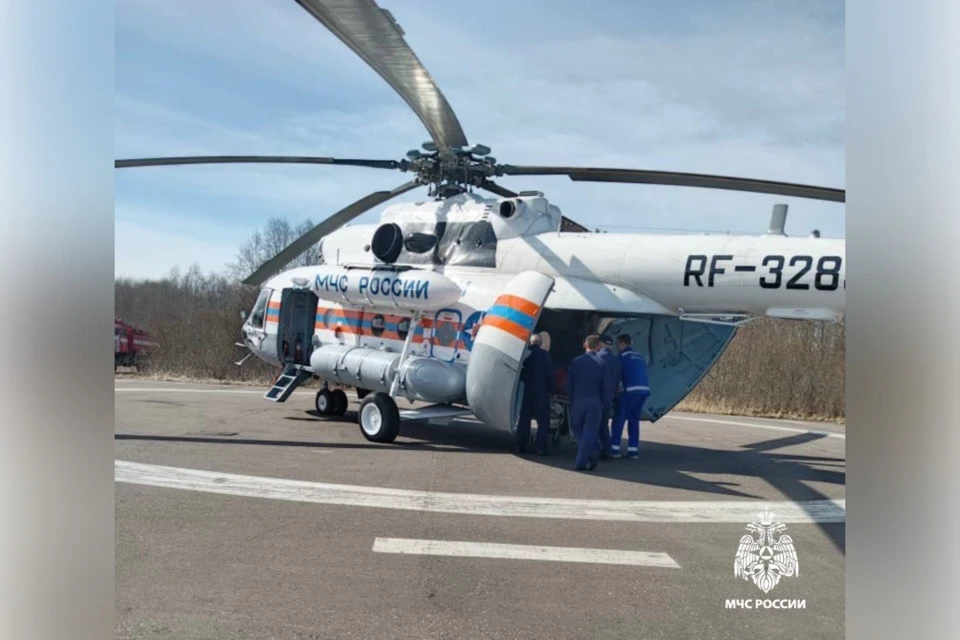 Спасательный вертолет. Фото: МЧС Тверской области.