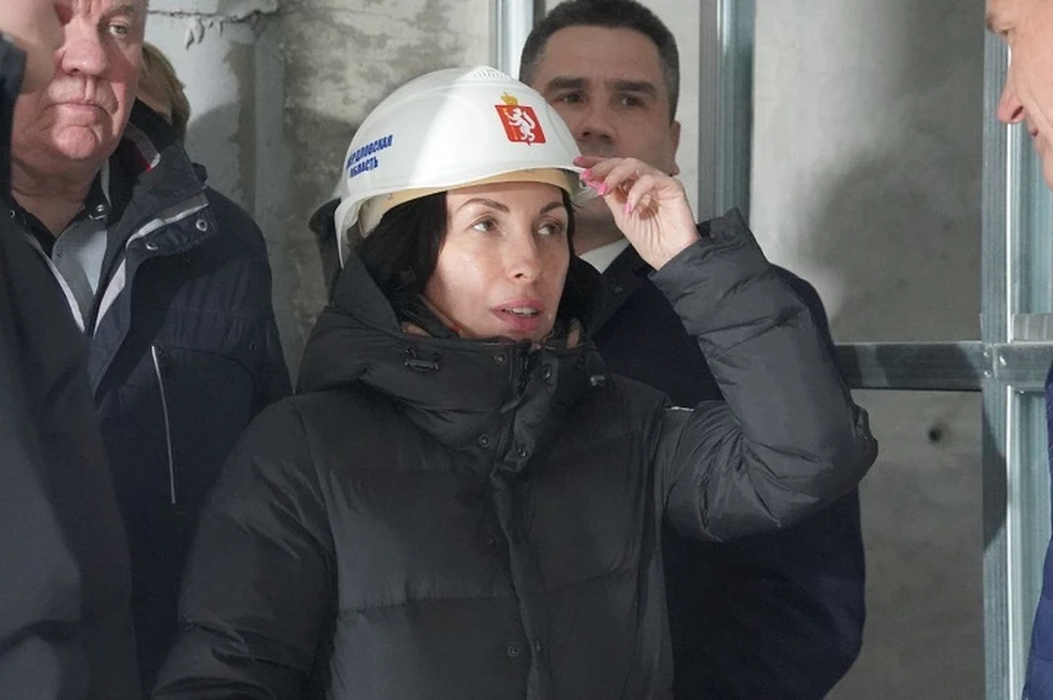 Глава ведомства проверила, как идет строительство поликлиники в Реже. Фото: Минздрав Свердловской области