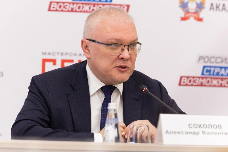 За почти двухчасовой эфир Александр Валентинович ответил на несколько десятков обращений. Фото: t.me/aleksandrsokolov43