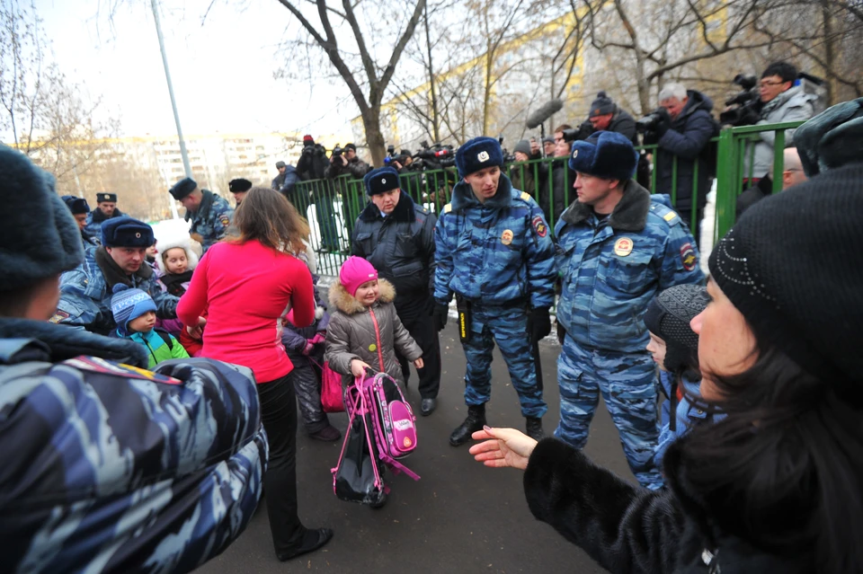 В ходе проверок сотрудники спецслужб не обнаружили взрывоопасных предметов в зданиях.