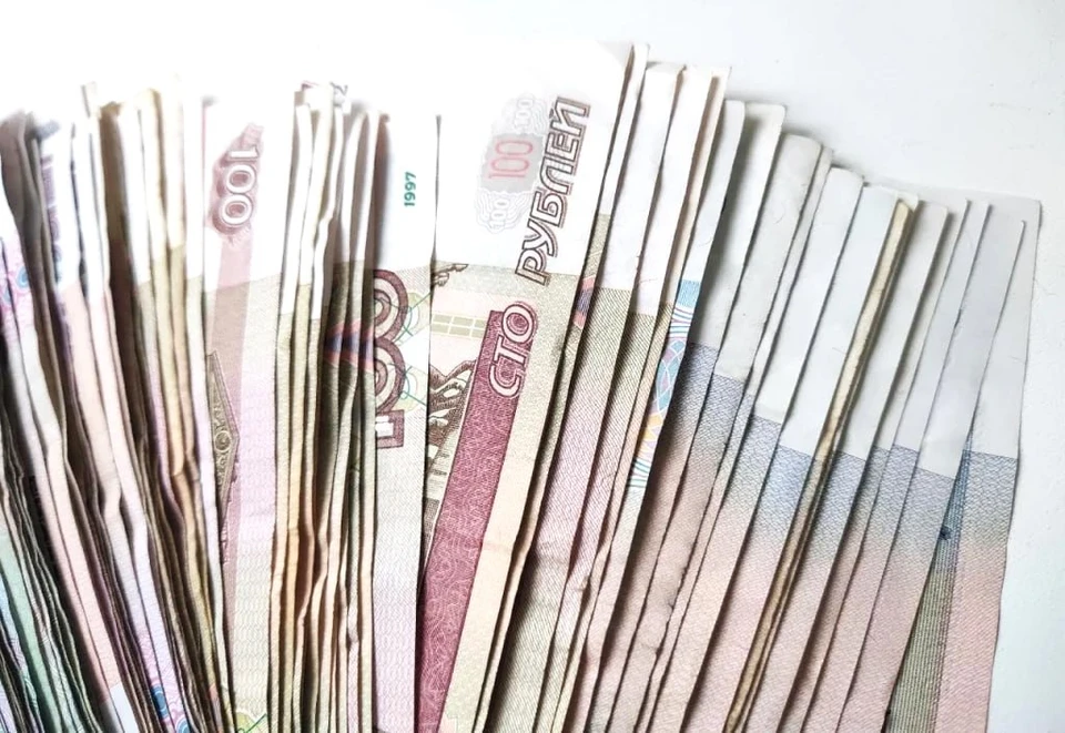 В Калужской области юристу работодатель выплатил 100 тысяч за «урезанные» премии.