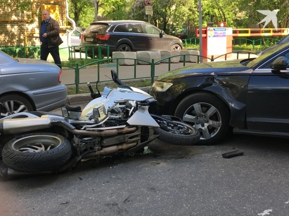 В результате ДТП пострадал водитель мотоцикла