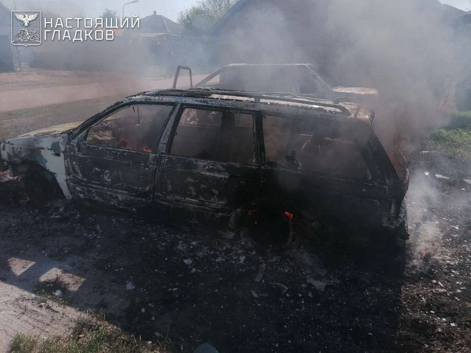 Два автомобиля полностью сгорели.