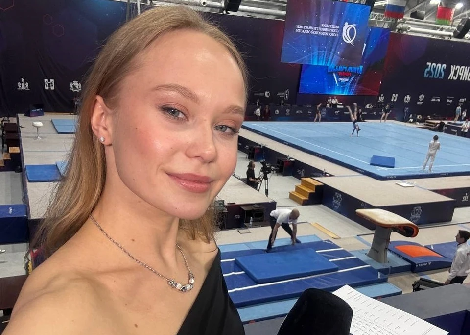 Ангелина Мельникова посетила Кубок России по спортивной гимнастике в Новосибирске в ранге зрителя и эксперта одного из телеканалов. Фото из соцсетей спортсменки.