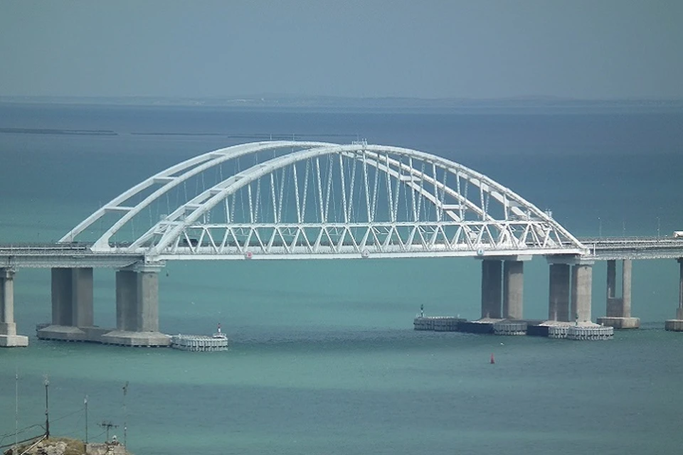 На подъездах к Крымскому мосту снижается очередь из машин
