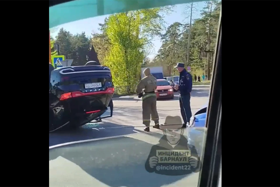 Место ДТП. Скриншот видео из сообщества "Инцидент Барнаул"