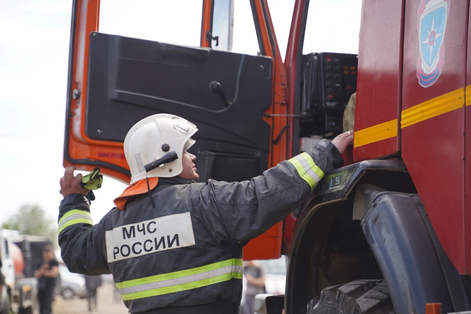 В Первомайском районе Новосибирска в праздничный день загорелась баня.