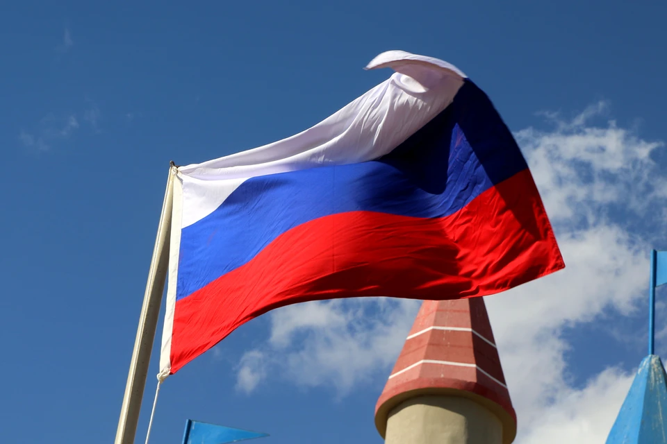 В Херсонской области вандалы сняли флаг РФ с памятника Неизвестному солдату