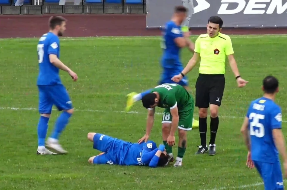 Борьбы на поле хватало. Фото: с трансляции на fcsevastopol.ru