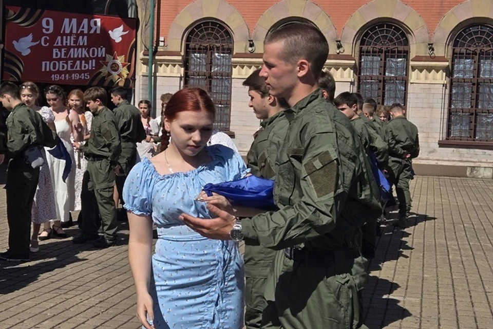 В Дебальцево провели патриотическую акцию «Вальс Победы». Фото: Администрация городского округа Дебальцево