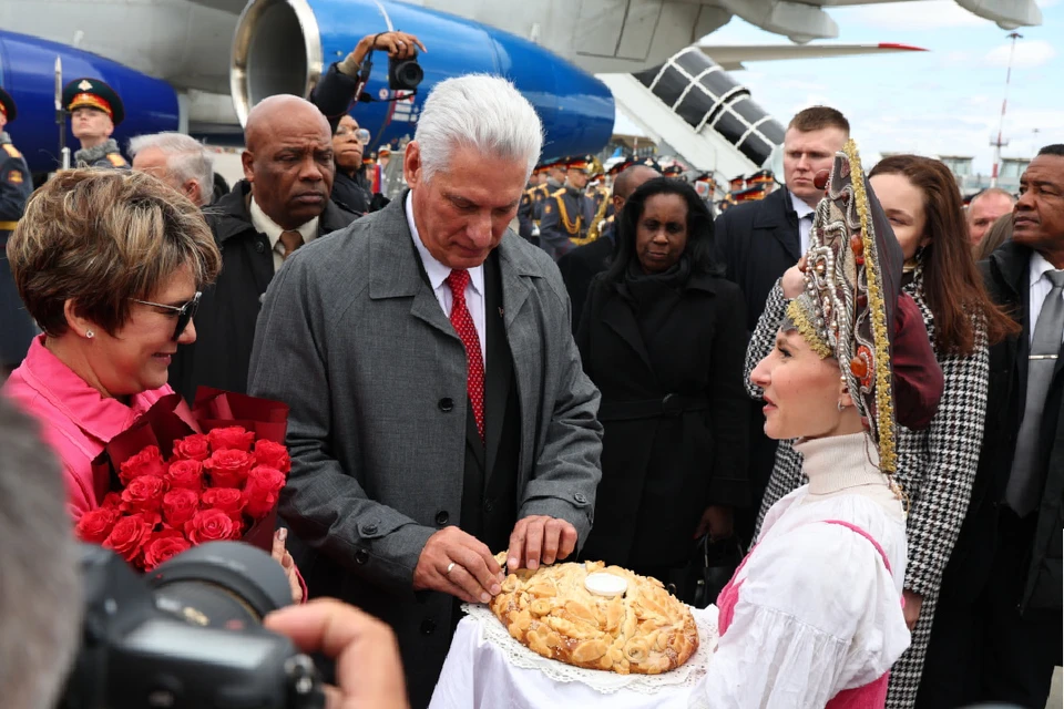 Президент Кубы прилетел в Петербург для празднования 80-летия Победы. Фото: Смольный
