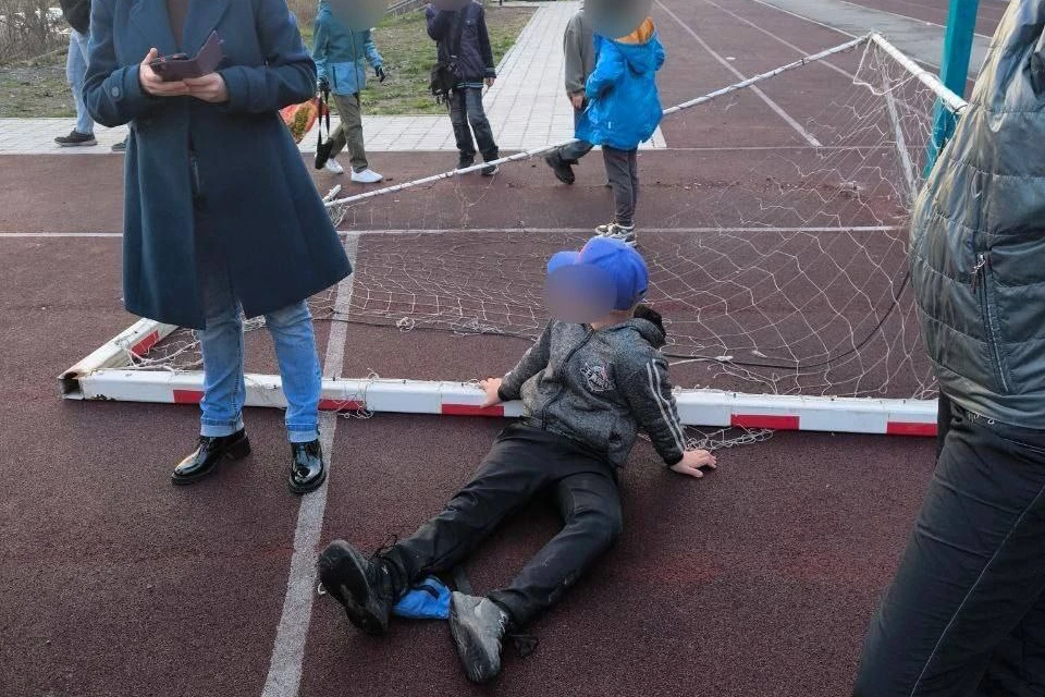 Мальчика увезли на скорой. Фото: urist_pomosh.