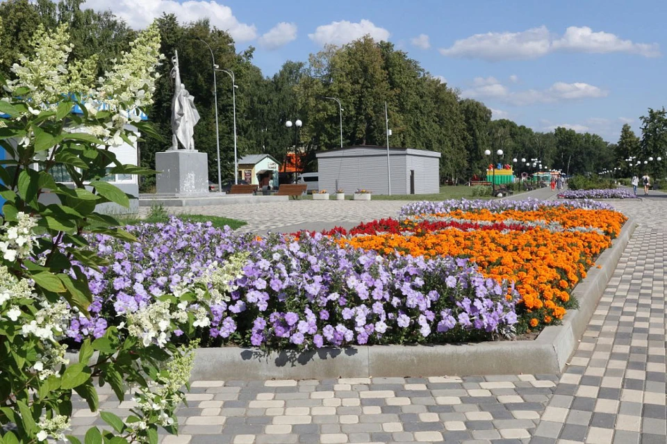 В Кемерове за восемь лет обновили 49 парков, скверов и дворов. Фото - мэрия Кемерова.