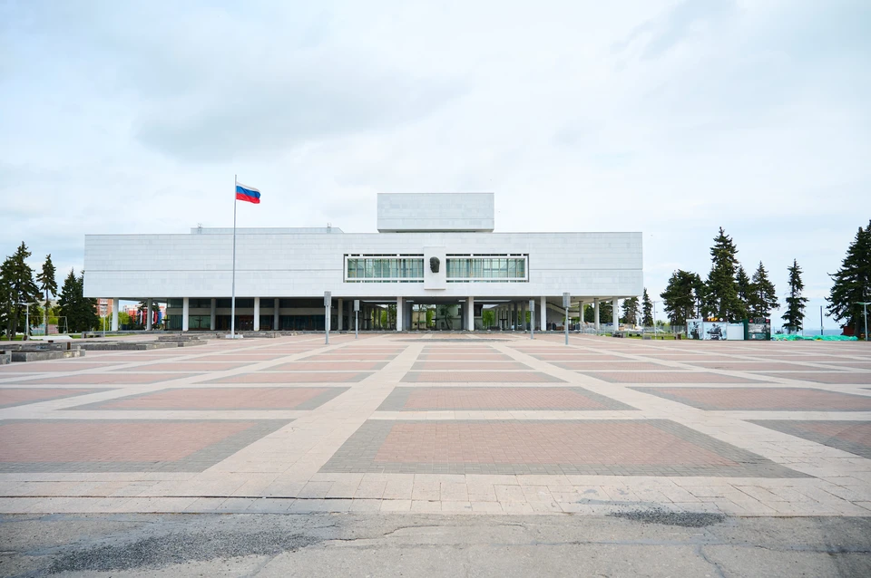 Губернатор Алексей Русских проконтролировал ход ремонта Ленинского Мемориала. Фото архив "КП-Ульяновск"