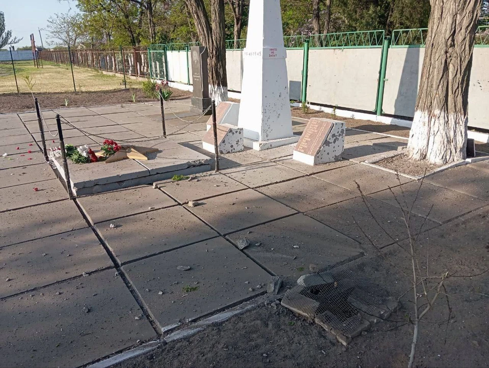 ВСУ ударили по мемориалу героям Великой Отечественной войны в Херсонской области. Фото: Telegram-канал Владимира Сальдо
