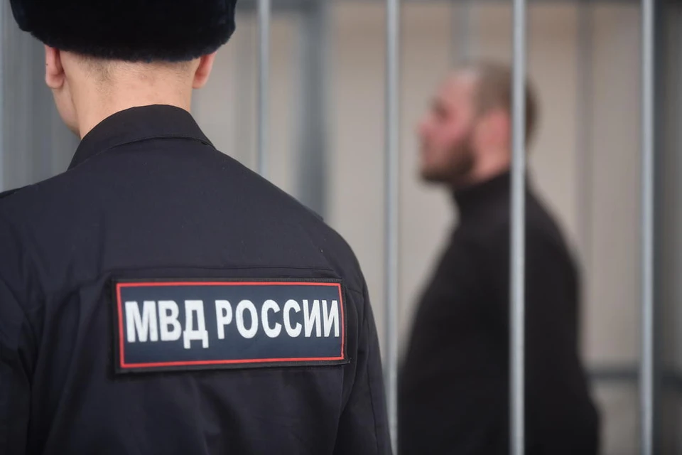 Пятеро обвиняемых пойдут под суд за разбой и вымогательство в Новосибирске.