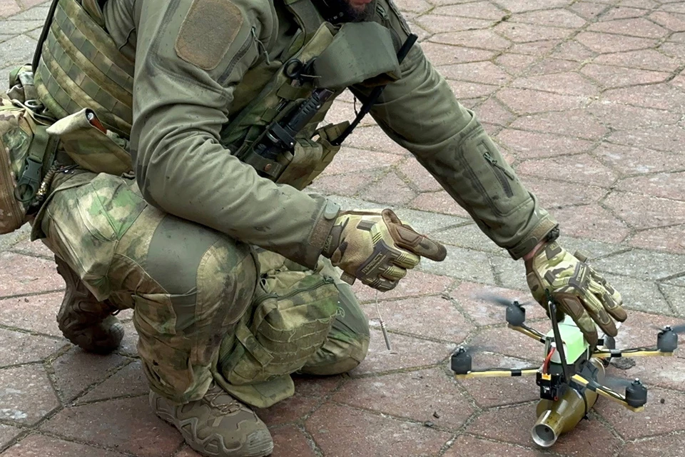 Украинские военные могут лишиться ещё большего количества реактивных систем залпового огня HIMARS из-за применения российскими военными FPV-дронов.