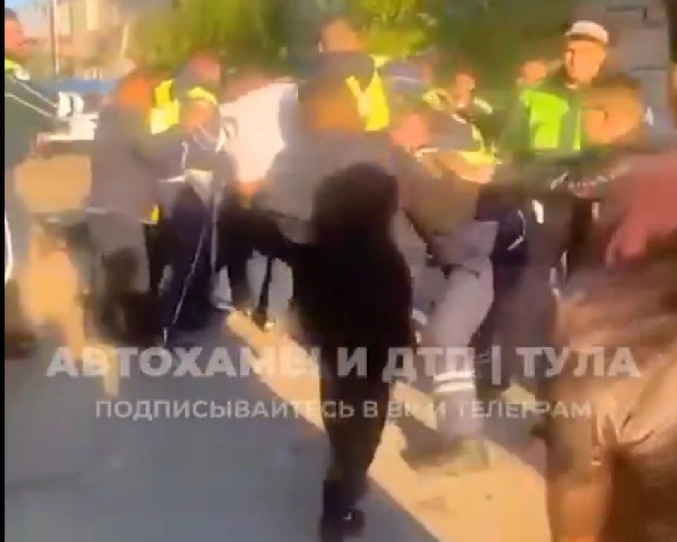 Суд ужесточил наказание укусившему полицейского мужчине цыганского этноса из Тулы. Фото: "Автохамы и ДТП. Тула"
