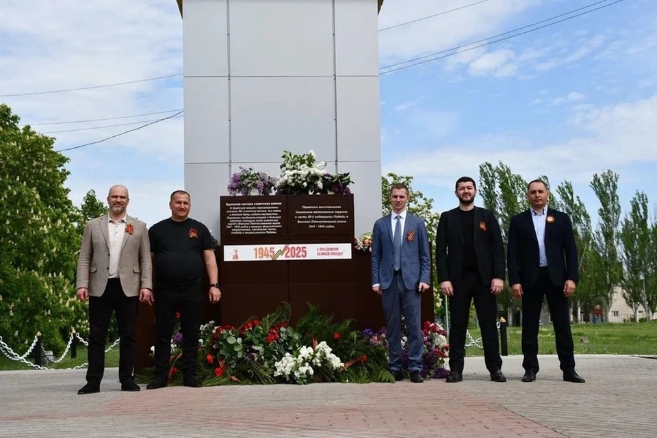В поселке Новолуганское в ДНР восстановили памятник советским воинам. Фото: ТГ-канал полпреда Президента в ДФО
