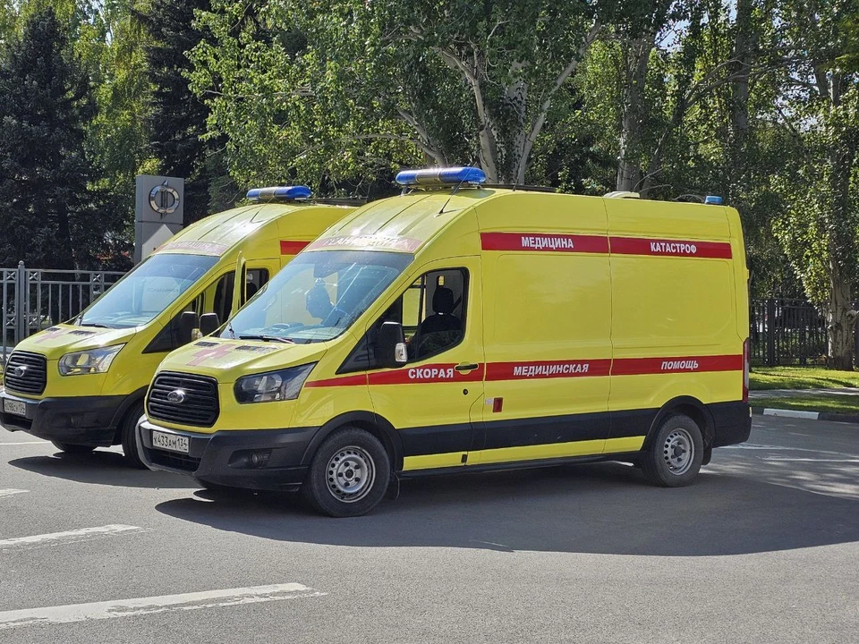 Два человека доставлены в реанимацию, это мужчина и женщина.
