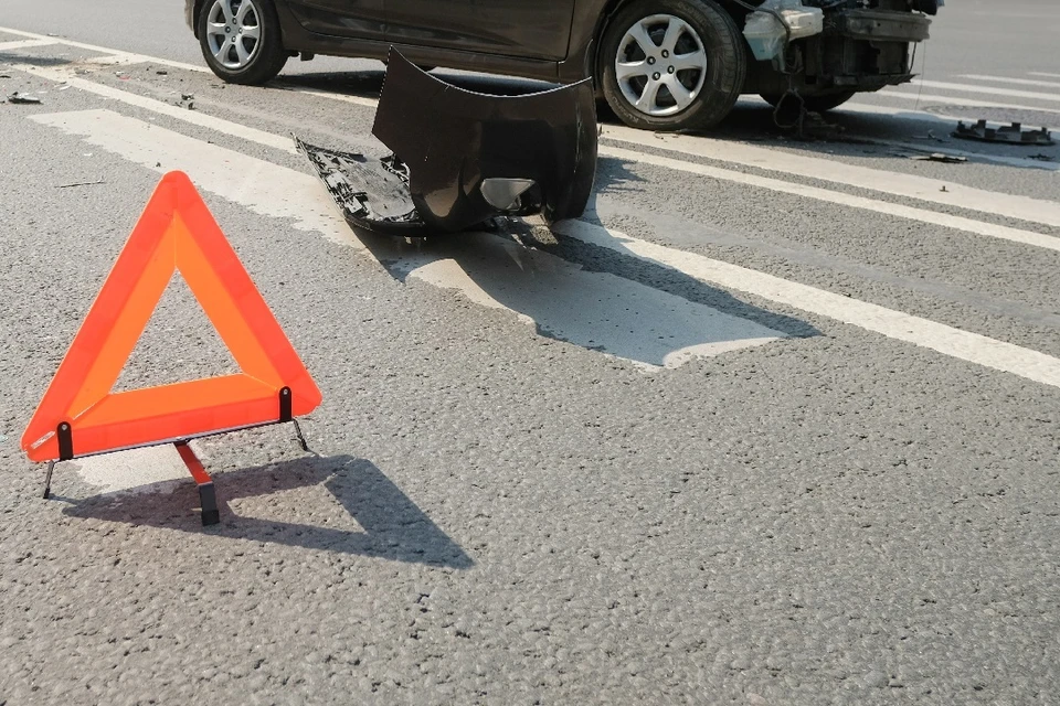 В Новосибирске пассажирский автобус попал в ДТП с двумя иномарками