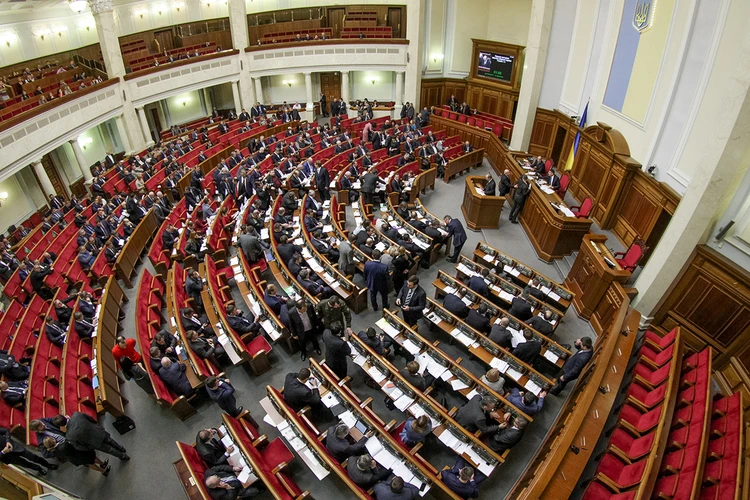 Последние новости о ситуации на и вокруг Украины на 9 мая 2025 года: Верховная рада «продала» Украину Америке с первой попытки, Зеленский присвоил звание «Герой Украины» записному террористу, а шпрехенфюрер Креминь потребовал ужесточить «мовные законы»