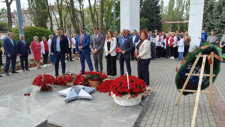 В Мелитополе состоялось торжественное возложение цветов к Вечному огню в память о погибших в годы Великой Отечественной войны